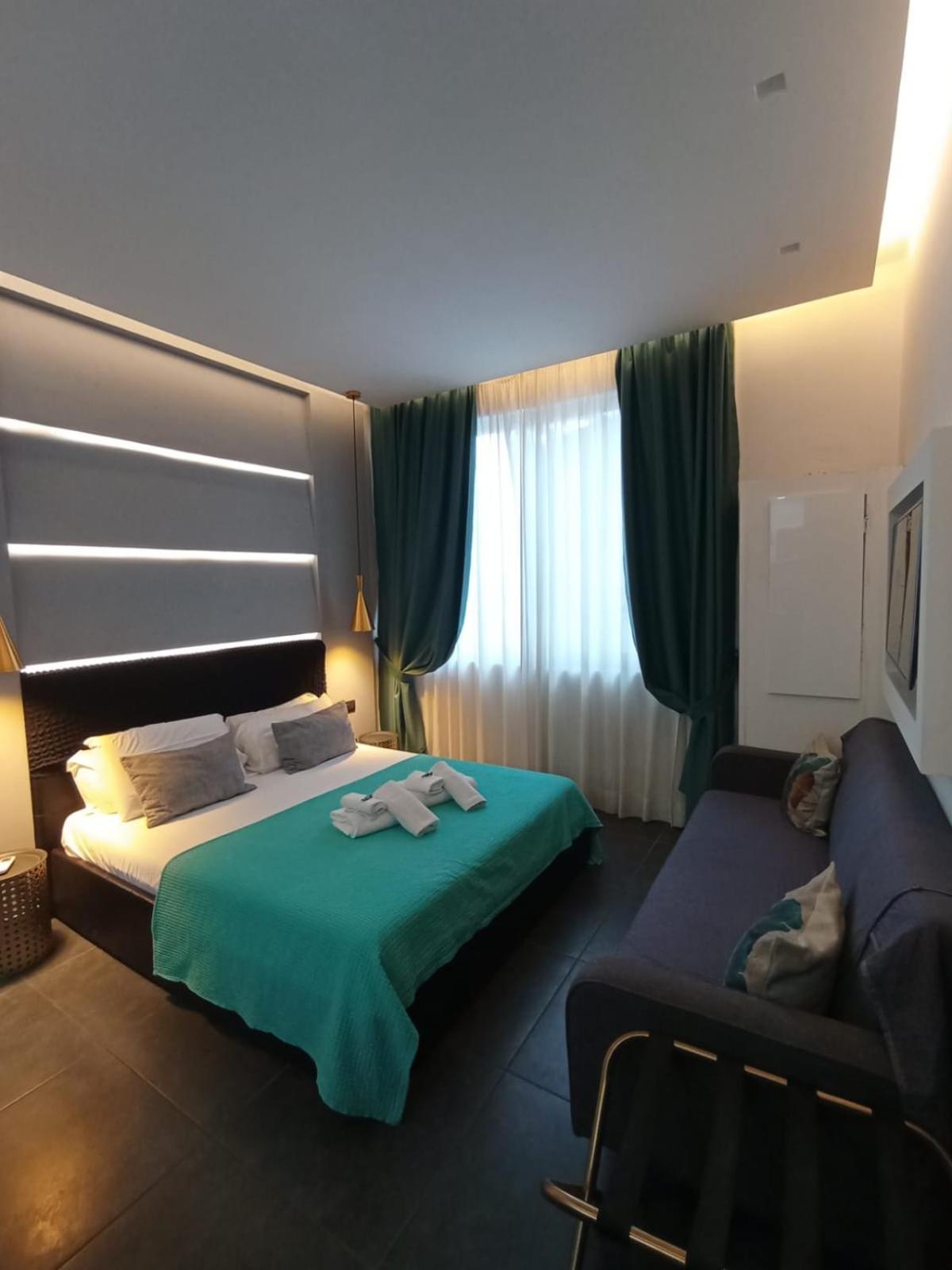 Muni Boutique Flat By Babylon Stay เนเปิลส์ ภายนอก รูปภาพ
