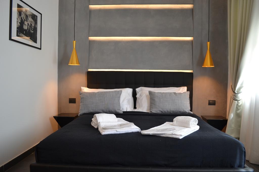 Muni Boutique Flat By Babylon Stay เนเปิลส์ ภายนอก รูปภาพ