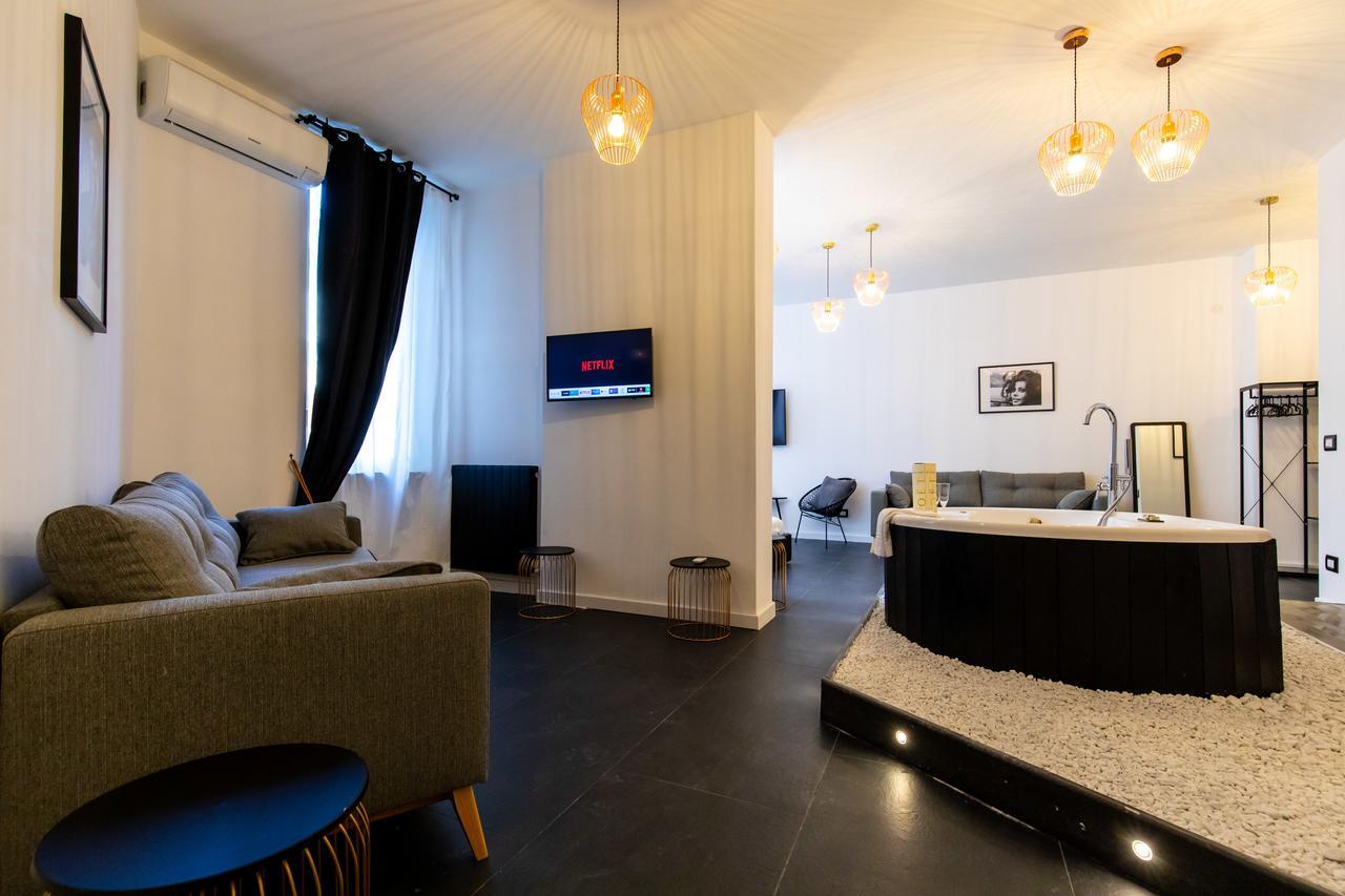 Muni Boutique Flat By Babylon Stay เนเปิลส์ ภายนอก รูปภาพ