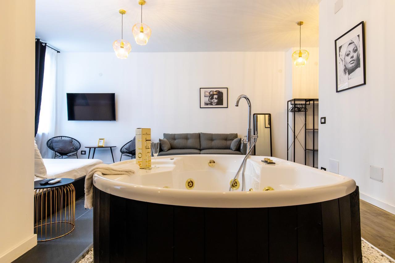 Muni Boutique Flat By Babylon Stay เนเปิลส์ ภายนอก รูปภาพ