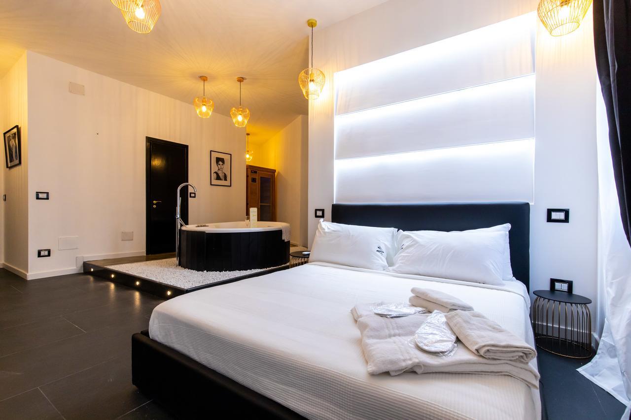 Muni Boutique Flat By Babylon Stay เนเปิลส์ ภายนอก รูปภาพ