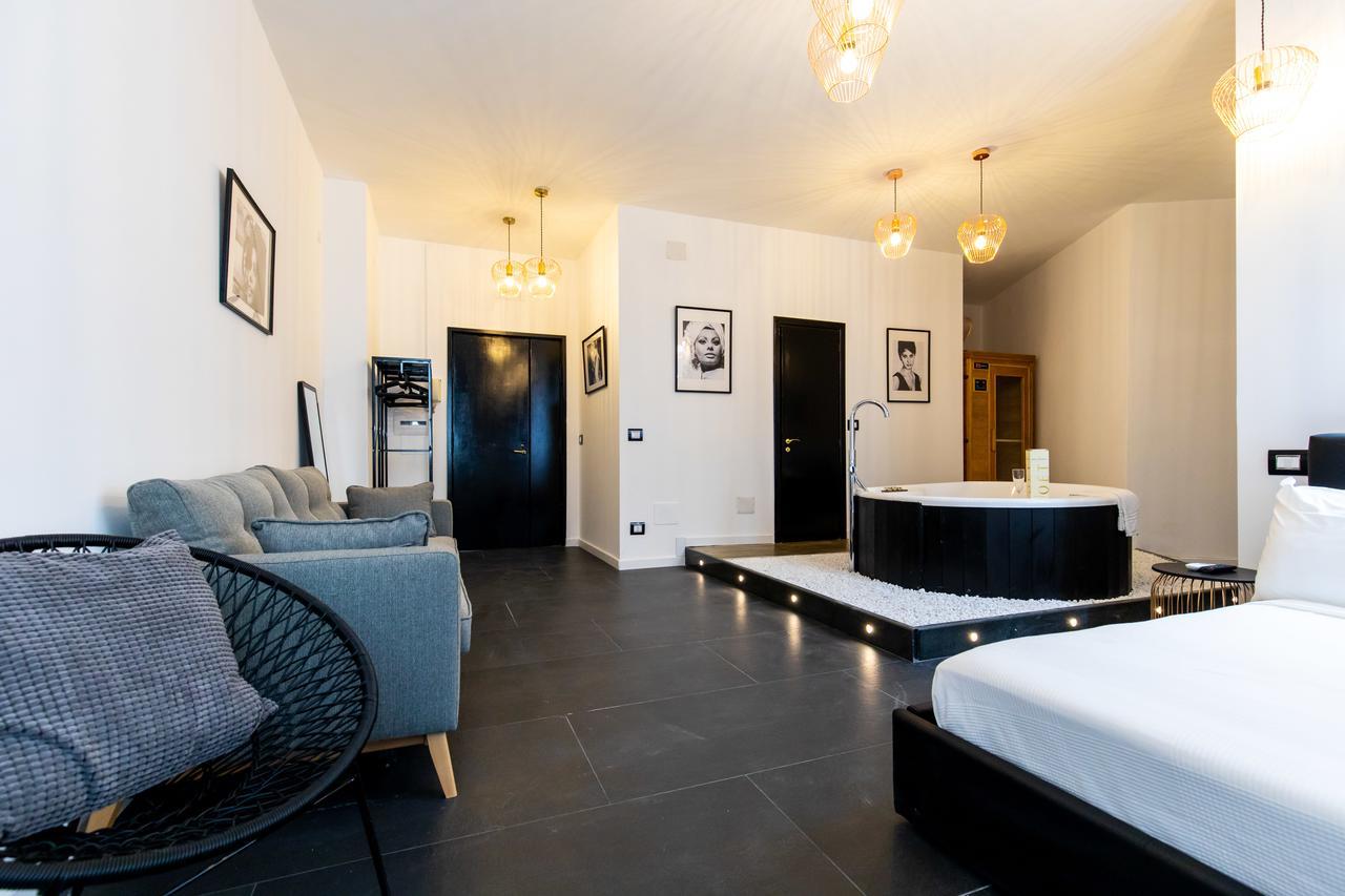 Muni Boutique Flat By Babylon Stay เนเปิลส์ ภายนอก รูปภาพ