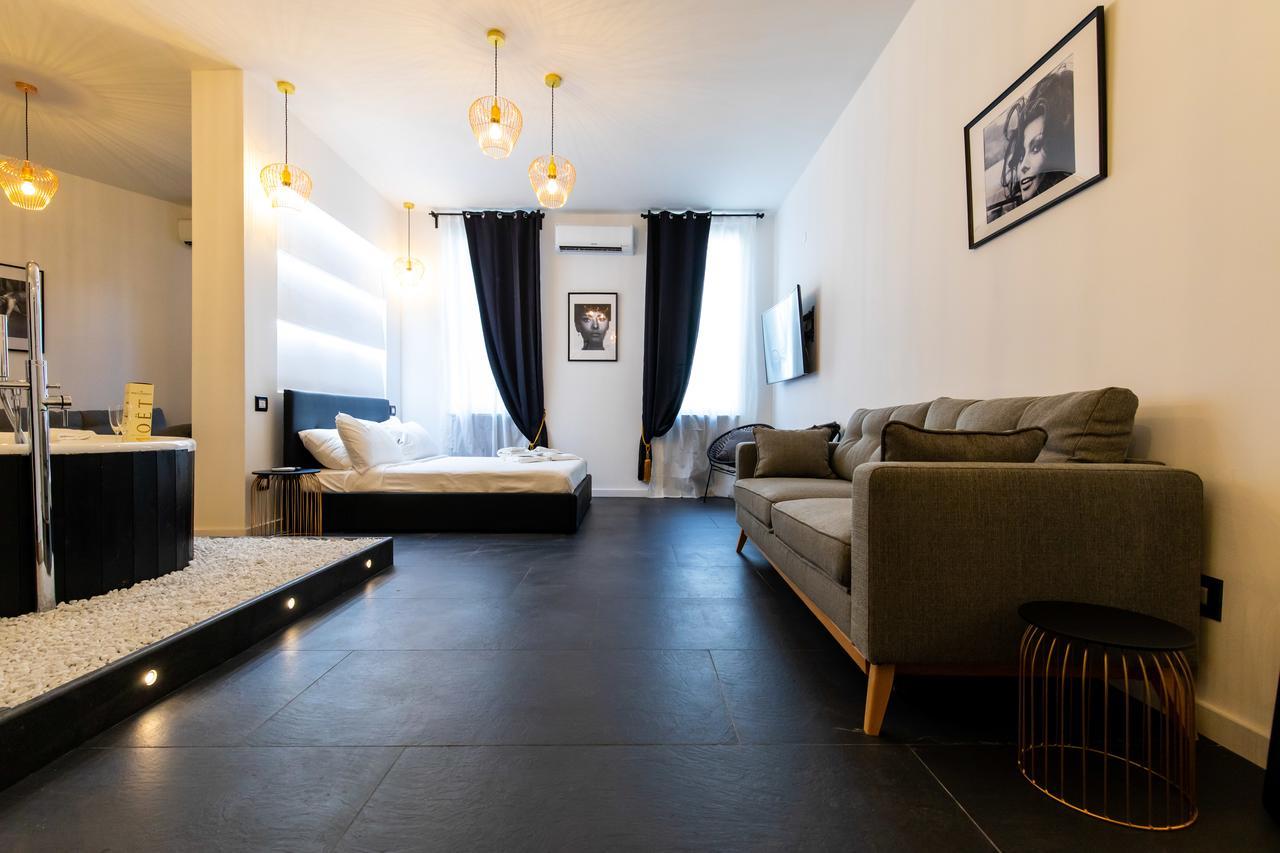 Muni Boutique Flat By Babylon Stay เนเปิลส์ ภายนอก รูปภาพ
