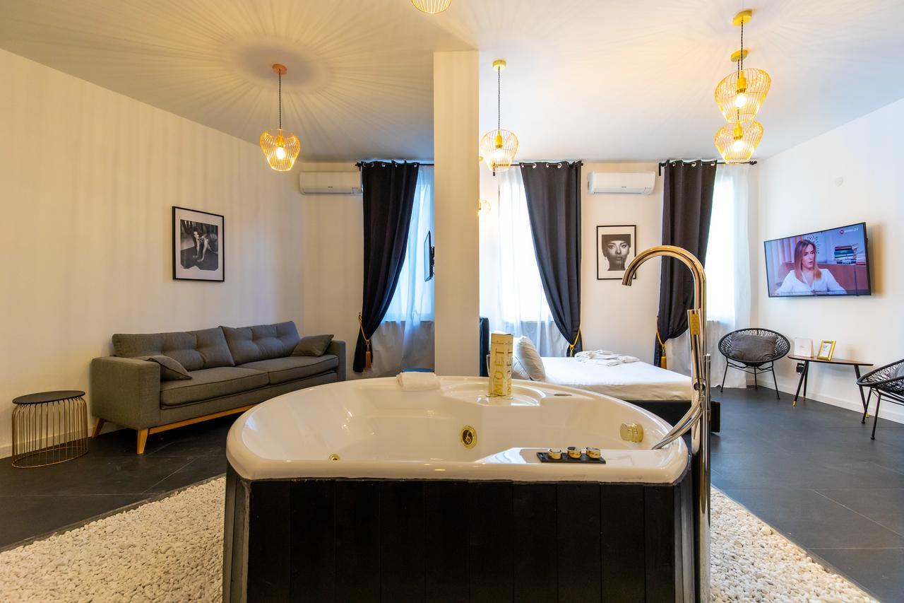 Muni Boutique Flat By Babylon Stay เนเปิลส์ ภายนอก รูปภาพ